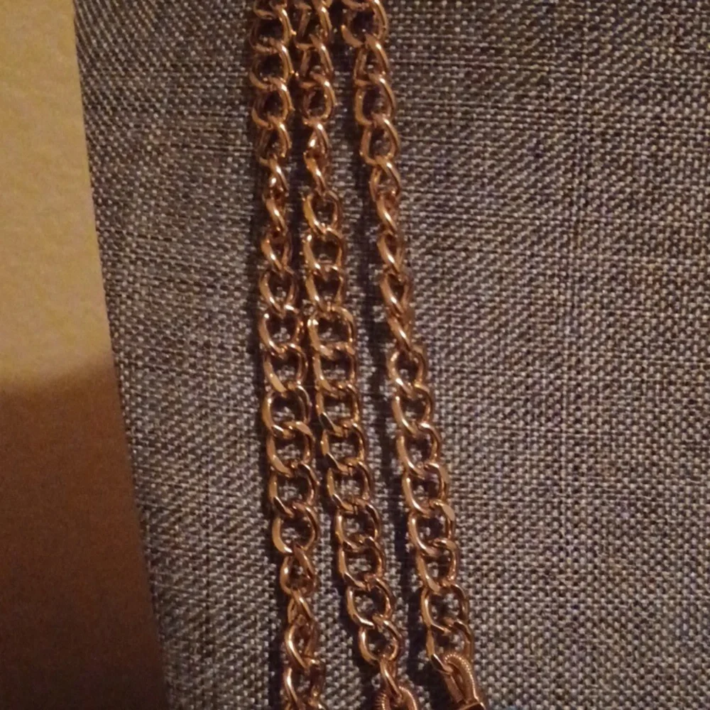Necklaces - Picture 3 of 4